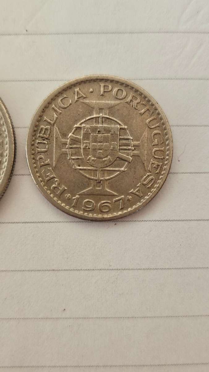 1967 Angola 2.5 $ plus 1971 Mocambique 5$ Silver Coins