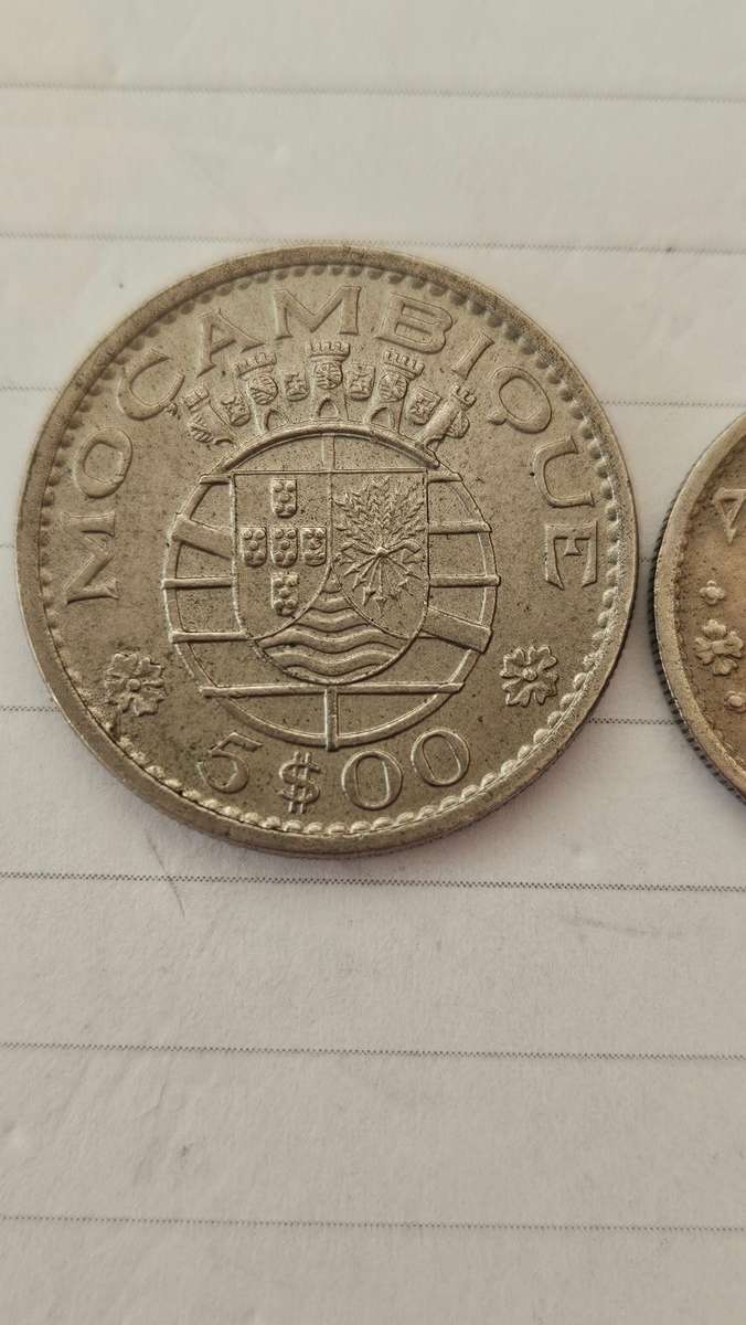 1967 Angola 2.5 $ plus 1971 Mocambique 5$ Silver Coins