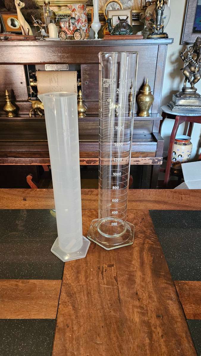 Tall Glass & Plastic Beakers