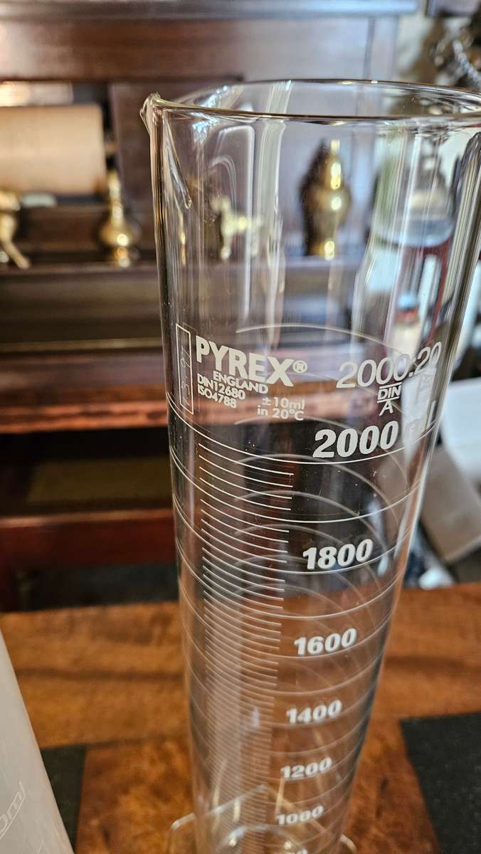 Tall Glass & Plastic Beakers