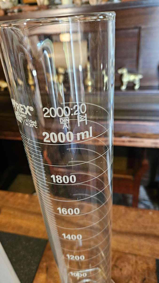 Tall Glass & Plastic Beakers