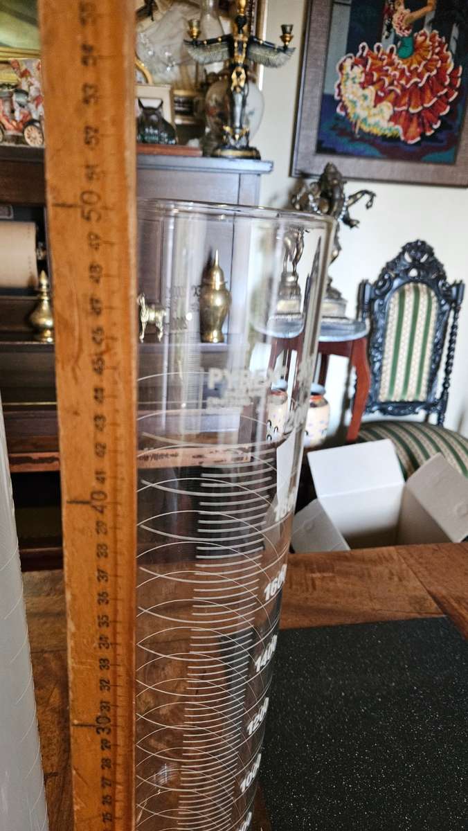 Tall Glass & Plastic Beakers