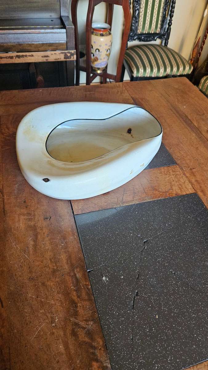 Vintage Enamel Bedpan
