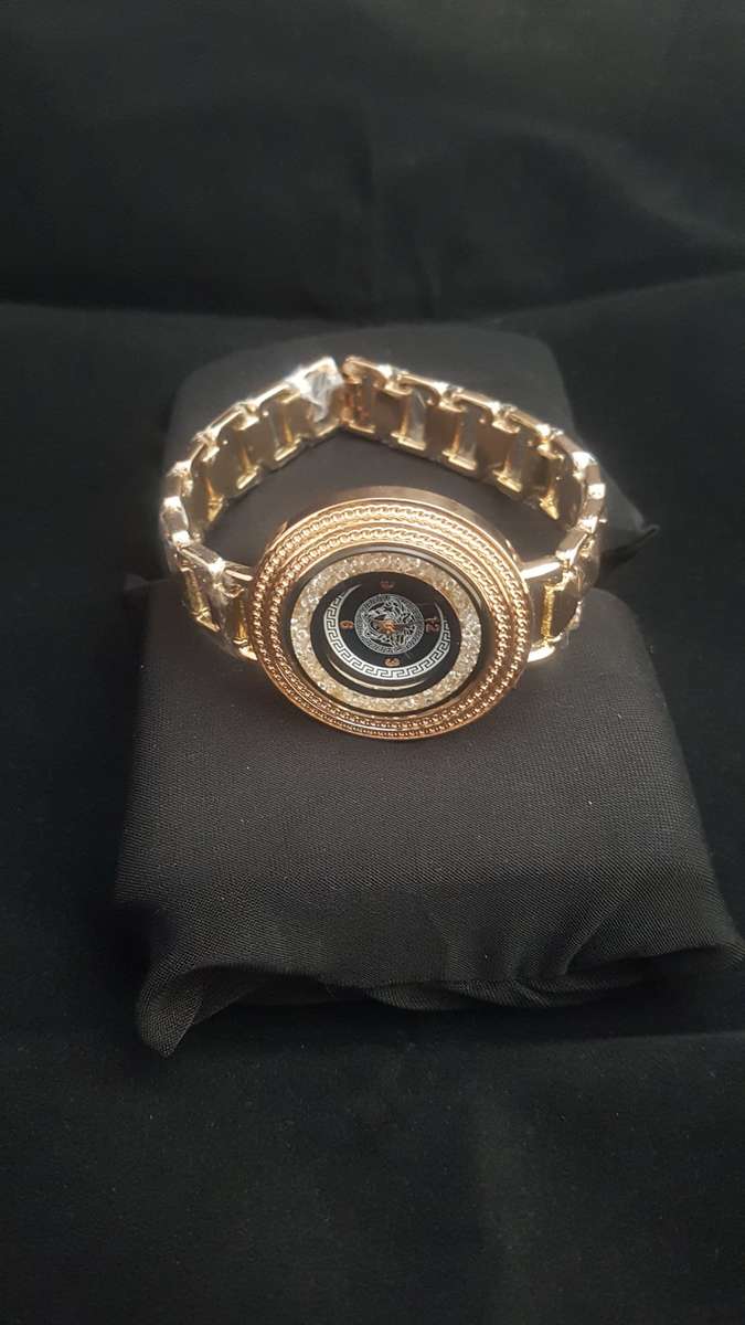 Women Quartz Wrist Fashion Luxury Gold Stainless Steel Band Wrist Watch