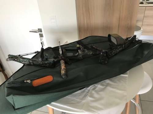 2 x Compound bows (Hoyt & PSE) and accessories