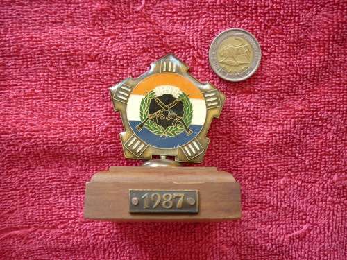 SMALL SHOOTING TROPHY DATED 1987 - SEE R5 FOR SIZE