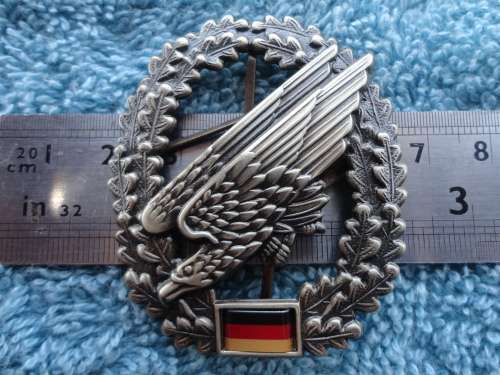 GERMAN PARATROOPER BERET BADGE (POST WAR) 4 STRAPS INTACT