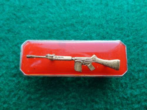 'SKIET BALKIE' GOLD FINISH TYPE - 2 PINS INTACT