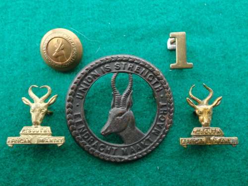 1 SA INFANTRY (CAPE REGT) CAP , PAIR COLLARS & BUTTON - SCARCE