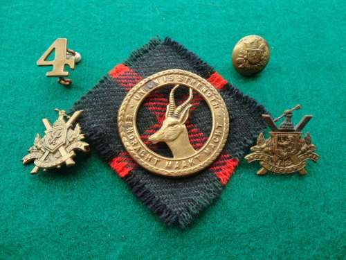 SA SCOTTISH - 4 SAI - CAP , COLLARS ,NUMERAL & BUTTON - LUG MISSING ON ONE COLLAR