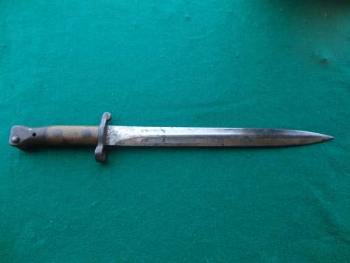 1888 PATTERN BAYONET - NO SCABBARD - MARKED TO ' 7 M.R.' - SOUTHERN MOUNTED RIFLES= NEEDS CLEANING