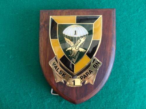 1 PARA PLAQUE - NOT FITTED TO BASE YET - TO ALLOW DISPLAY SEPARATELY ON A BOARD - PINS INTACT