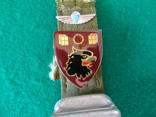 101 AIR SUPPLY HARNESS DISPLAY-ALL PINS ON FLASH & WINGS INTACT-ORIGINAL 1980'S HARNESS SECTION