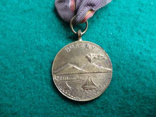 8TH ARMY MEDAL FOR 'THE ENTRANCE OF ALLIED ARMIES IN NAPLES 1ST OCT 1943' - VERY UNUSUAL