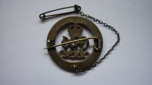 SILVER WAR BADGE SA ISSUE - PIN WORKING