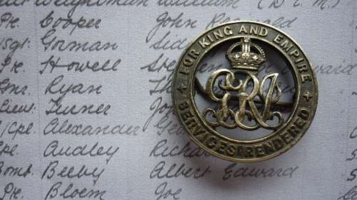 SILVER WAR BADGE SA8035 - ROLL CONFIRMS RECIPIENT AS ALBERT BEEBY - SOUTH AFRICAN FIELD ARTILLERY