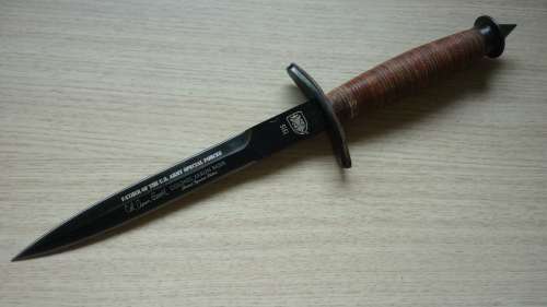 WW2 U.S. SPECIAL FORCES FIGHTING KNIFE-REPLICA-WITH FACSIMILE SIGNATURE COL. A BANKS-SEE DESCRIPTION