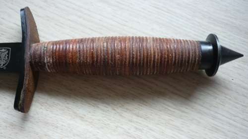 WW2 U.S. SPECIAL FORCES FIGHTING KNIFE-REPLICA-WITH FACSIMILE SIGNATURE COL. A BANKS-SEE DESCRIPTION