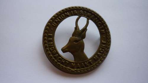WW1 SOUTH AFRICAN INF BRIGADE CAP BADGE- VERY UNUSUAL IN THAT IT HAS BRITISH TYPE LUGS,NOT LOOP LUGS