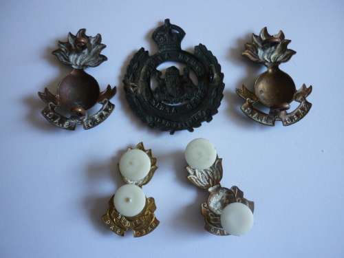 WORLD WAR TWO ISSUE SA ENGINEERS CAP AND BOTH COLLAR VARIENT PAIRS - - SOLD AS A LOT