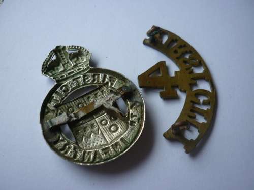 FIRST INFANTRY - 4TH INFANTRY UNTIL 1932 - CAP AND SHOULDER TITLE - ALL LUGS INTACT