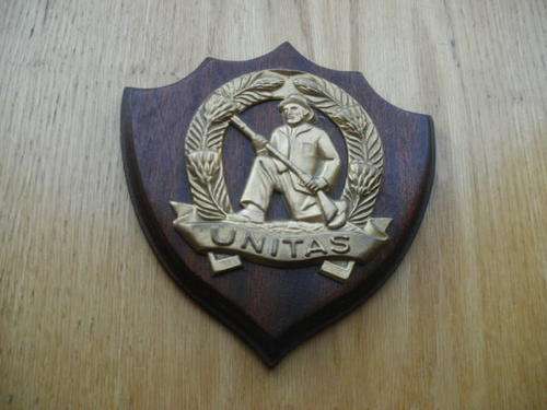 COMMANDO PLAQUE - ON SOLID WOOD