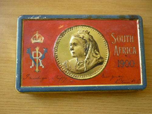 QUEEN VICTORIA CHRISTMAS BOX - WITH CHOCOLATE - SINCE POWDERED ! SEE PICTURES FOR CONDITION