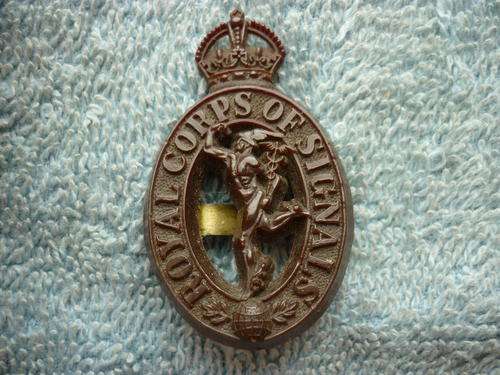 ROYAL CORP OF SIGNALS#RARE#ECONOMY PLASTIC BADGE NO CRACKS & BLADES INTACT - MAKER A STANLEY AND SON