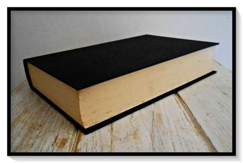 Sheri S. Tepper : The Margarets - Hardcover - Victor Gollancz, First Edition, 1st Print - 2008 VG+