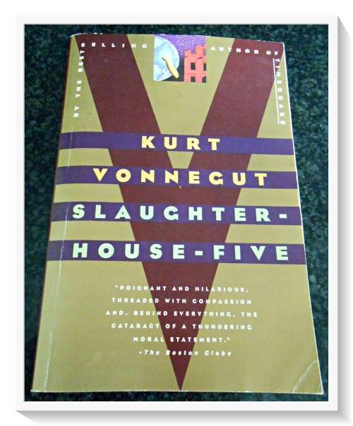 Kurt Vonnegut: Slaughter House Five - DIAL PRESS - Softcover - Condition: B