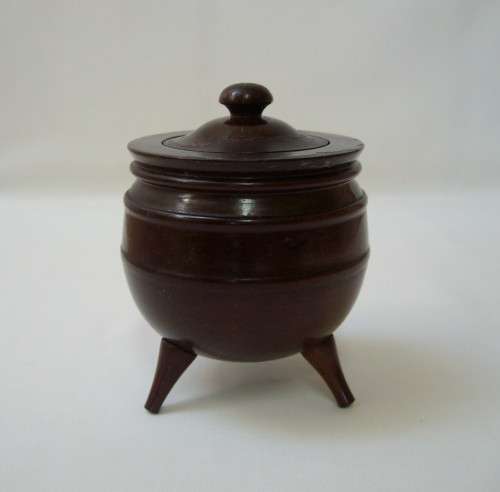 VINTAGE THESEN KNYSNA STINKWOOD MINIATURE POTJIE & LID