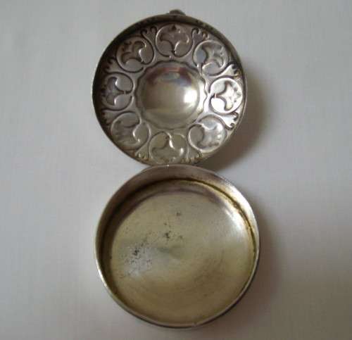 ANTIQUE ART NOUVEAU NORWEGIAN SILVER-PLATED PILL BOX c1900-1920