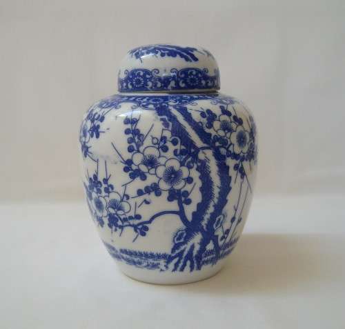 VINTAGE CHINESE  BLUE & WHITE PORCELAIN PRUNUS BLOSSOM GINGER JAR & COVER