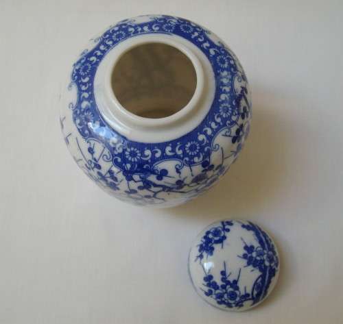 VINTAGE CHINESE  BLUE & WHITE PORCELAIN PRUNUS BLOSSOM GINGER JAR & COVER