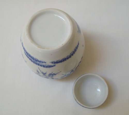 VINTAGE CHINESE  BLUE & WHITE PORCELAIN PRUNUS BLOSSOM GINGER JAR & COVER