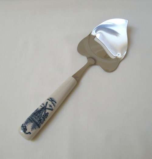 VINTAGE DELFTWARE & STAINLESS STEEL CHEESE SLICER
