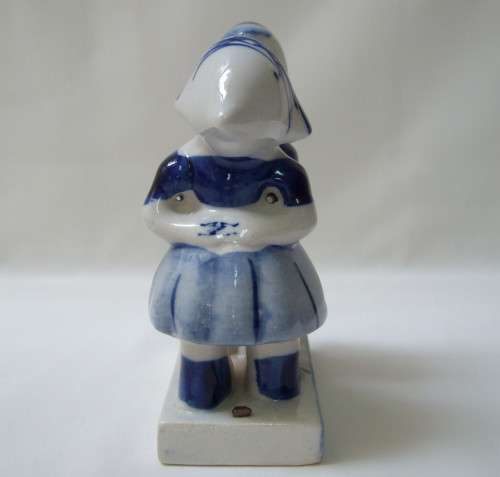 VINTAGE DELFT BLUE HOLLAND BOY & GIRL KISSING SOUVENIR FIGURINE