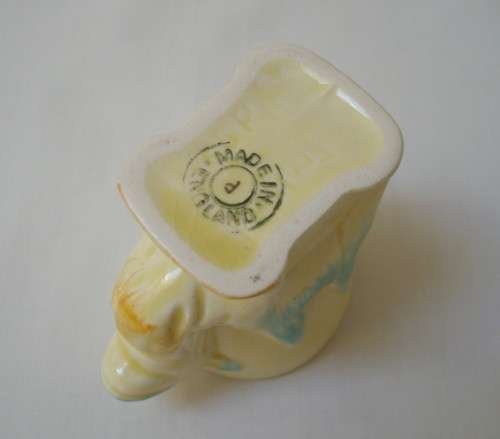 VINTAGE ENGLISH FIGURAL CAMEL EGG CUP ~ Chipped!