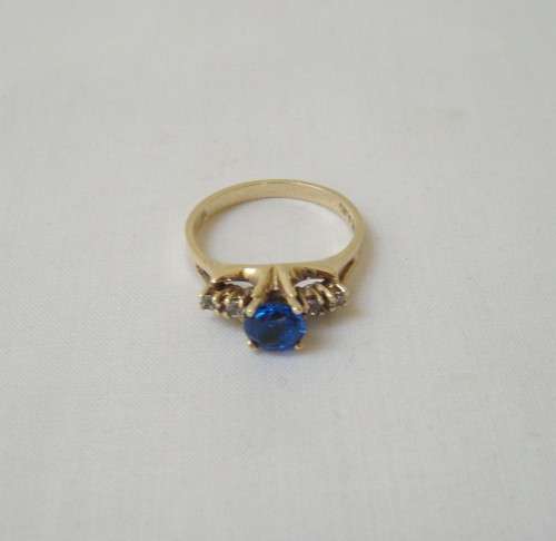 VINTAGE 9ct GOLD FAUX SAPPHIRE & CZ LADIES DRESS RING c1970's