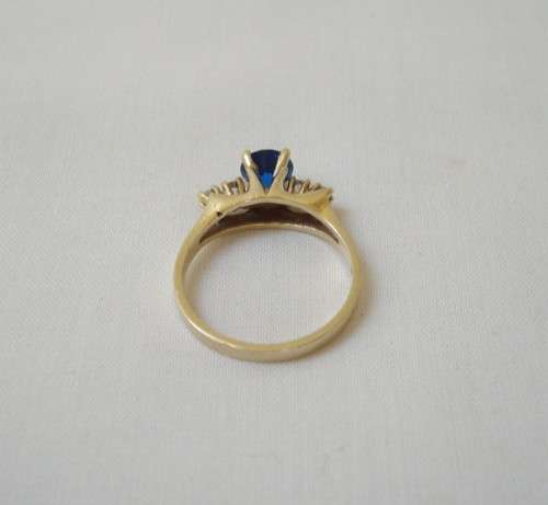 VINTAGE 9ct GOLD FAUX SAPPHIRE & CZ LADIES DRESS RING c1970's