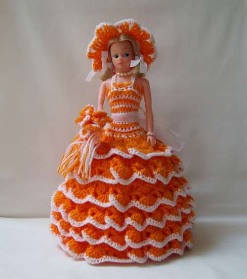QUIRKY DOLL & CROCHET TOILET PAPER ROLL COVER