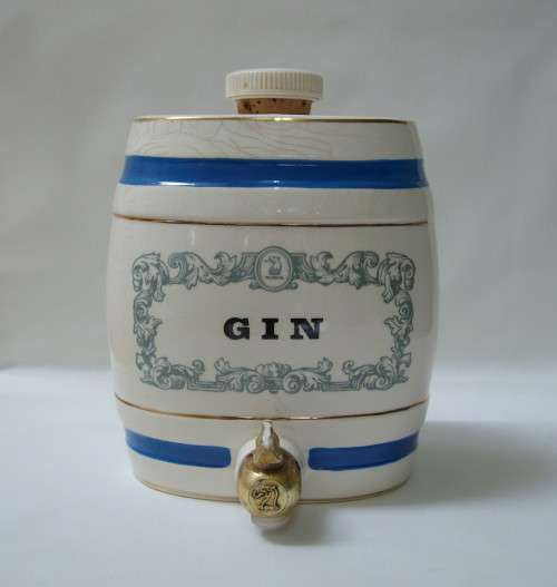 VINTAGE WADE ROYAL VICTORIA POTTERY GILBEY'S GIN KEG ~ Stained crazing!!!