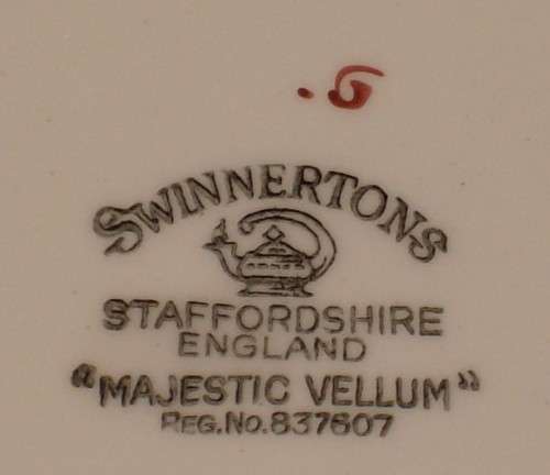 VINTAGE SWINNERTON'S 'MAJESTIC VELLUM' 23cm SOUP PLATE c1942+