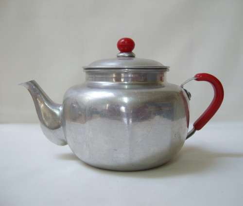VINTAGE ALUMINIUM TEAPOT & COVER c1970's