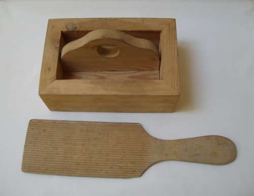 VINTAGE WOODEN 500g BUTTER MOULD & PADDLE