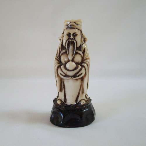 VINTAGE ORIENTAL NETSUKE-STYLE IVORINE OKIMONO FIGURINE