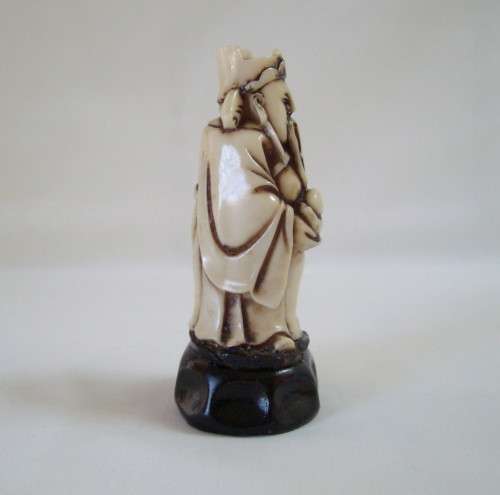 VINTAGE ORIENTAL NETSUKE-STYLE IVORINE OKIMONO FIGURINE