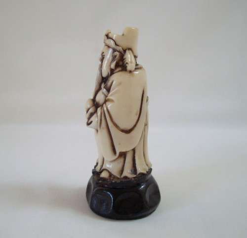 VINTAGE ORIENTAL NETSUKE-STYLE IVORINE OKIMONO FIGURINE