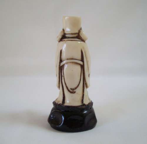VINTAGE ORIENTAL NETSUKE-STYLE IVORINE OKIMONO FIGURINE