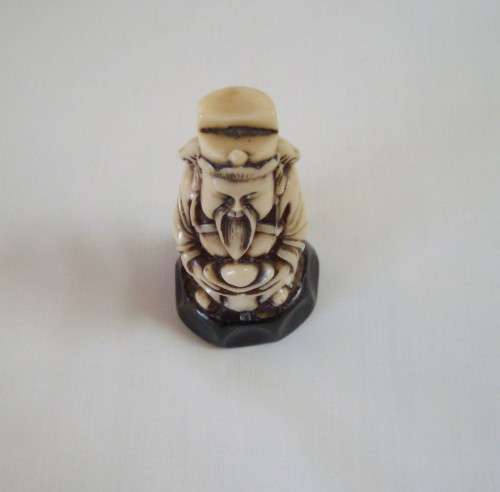 VINTAGE ORIENTAL NETSUKE-STYLE IVORINE OKIMONO FIGURINE